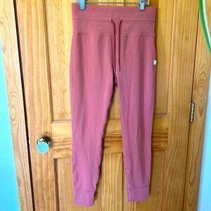 NWOT VUORI SIZE L EVERYDAY LEGGINGS